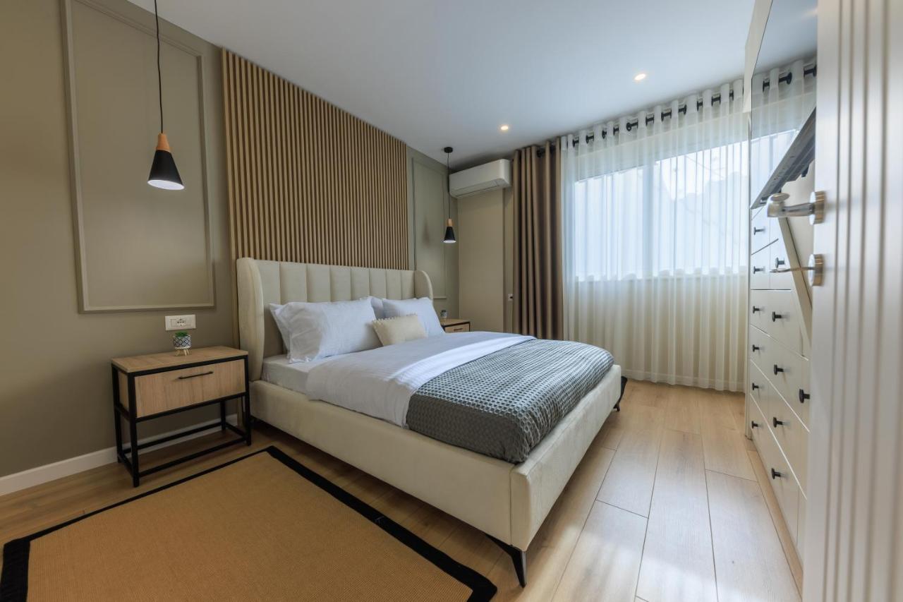One-Bedroom Rooftop Skyline Central Hidden Gem In Tirana Exterior photo