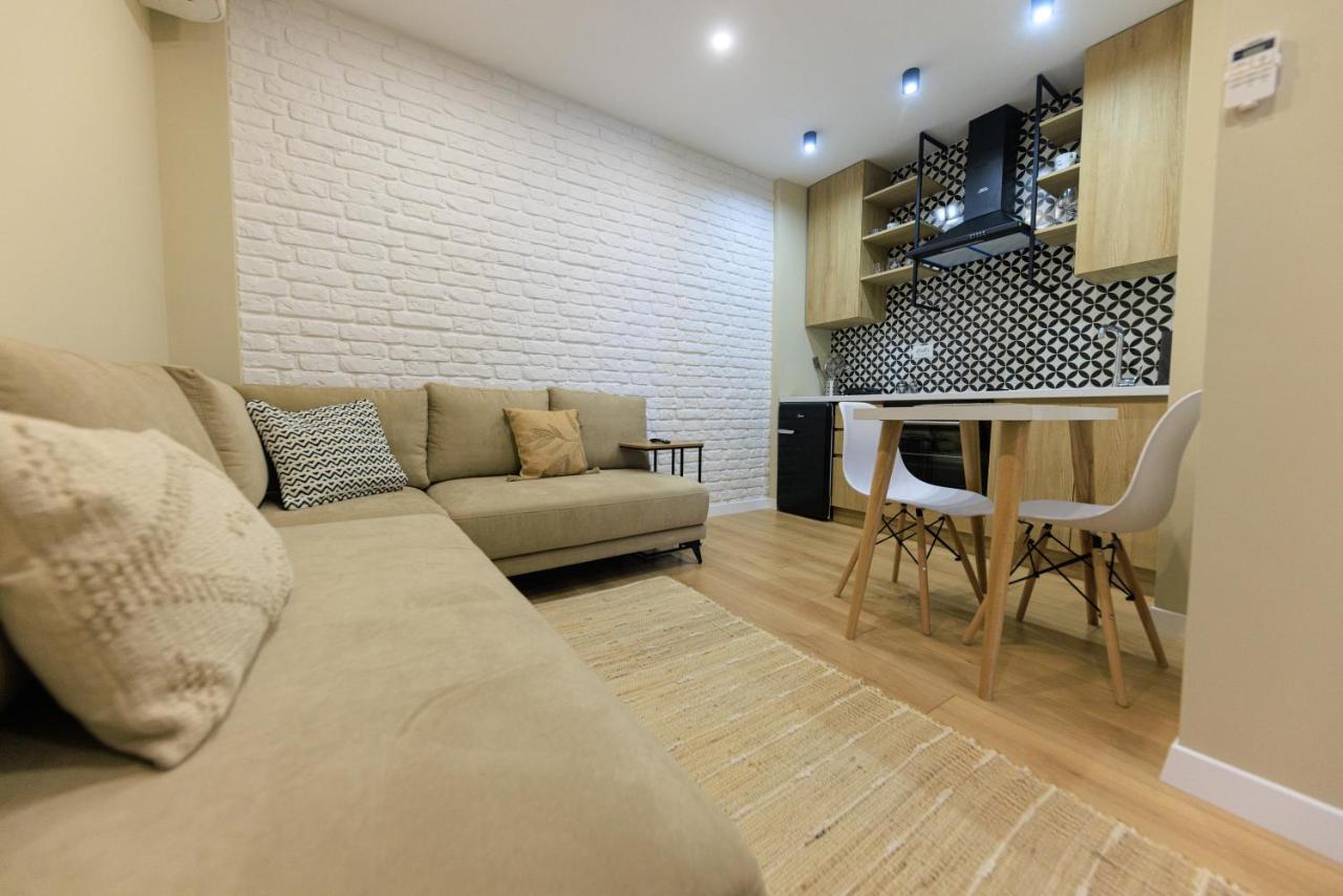 One-Bedroom Rooftop Skyline Central Hidden Gem In Tirana Exterior photo